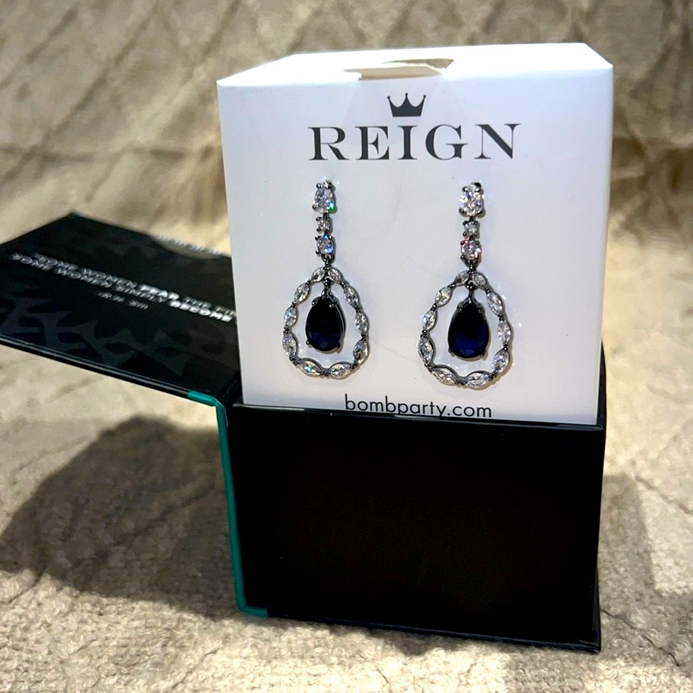 NWT Villian Collection Sapphire & Genuine Quartz Earrings